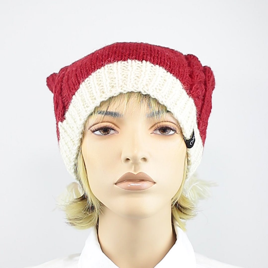 Foto 1: Mütze für Weihnachten mit weißem Bündchen und Bommel